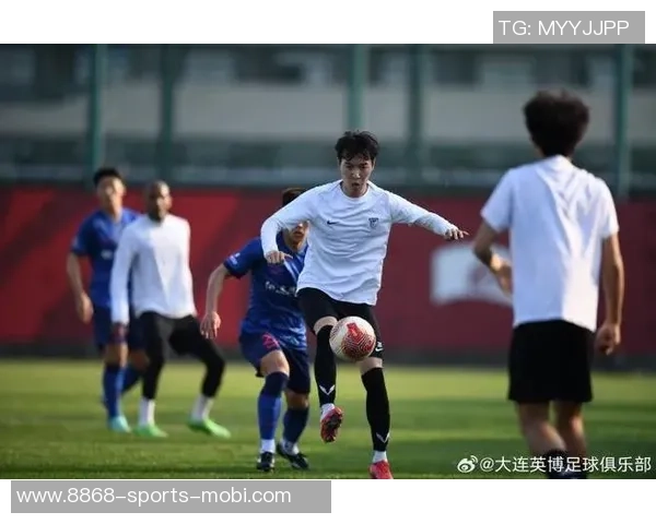 上海申花重返训练场备战山东泰山热身赛全力以赴迎接挑战